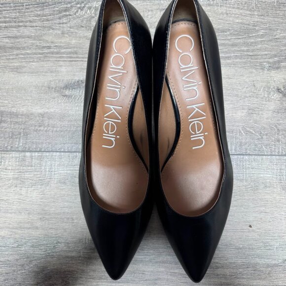 Calvin Klein Gabrianna Black Leather Kitten Heel Pumps Women's Size 9 - Picture 2 of 6